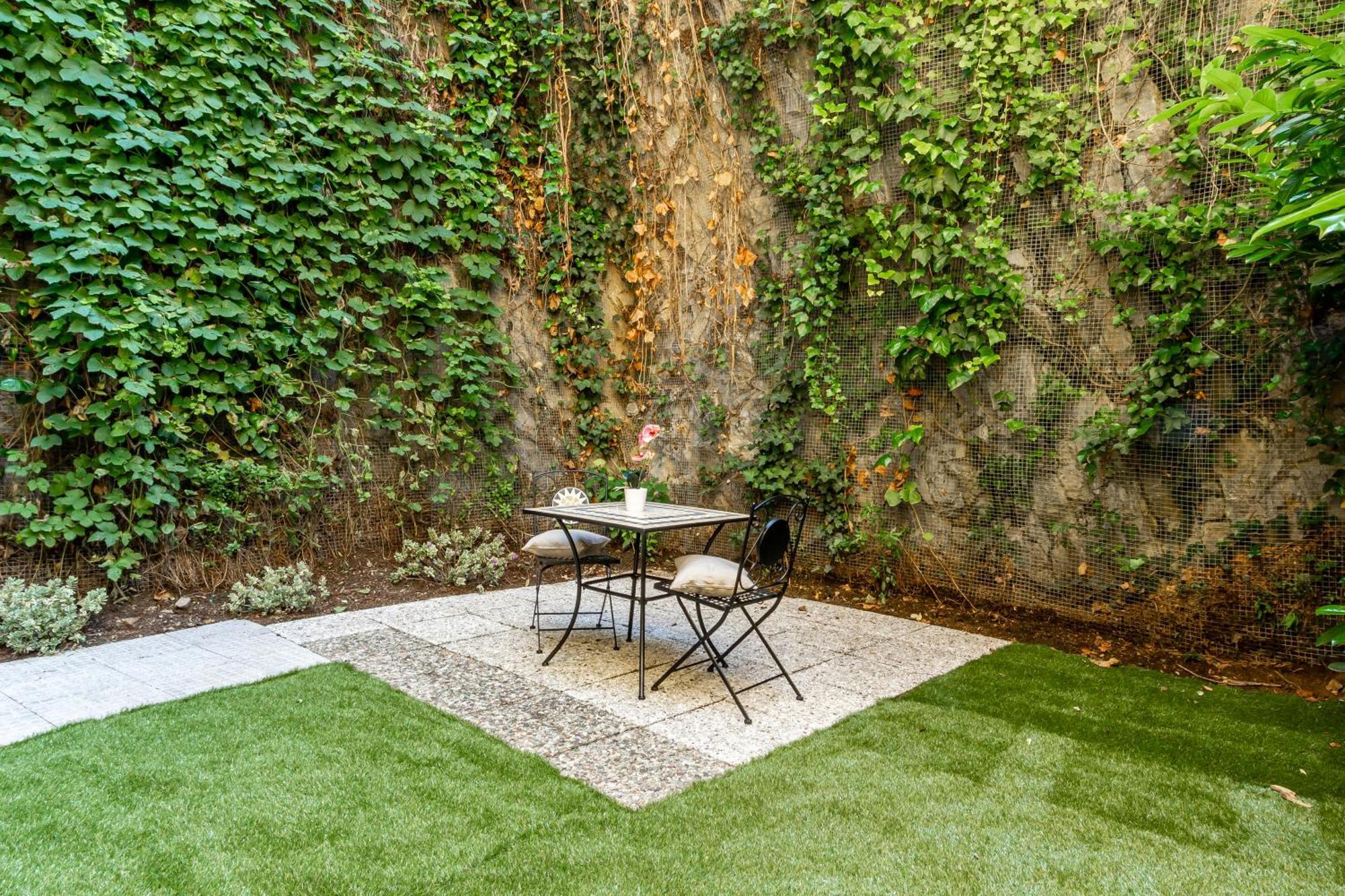 Private Garden & Garage - Self Check-In & Remote Access Lejlighed Como Eksteriør billede