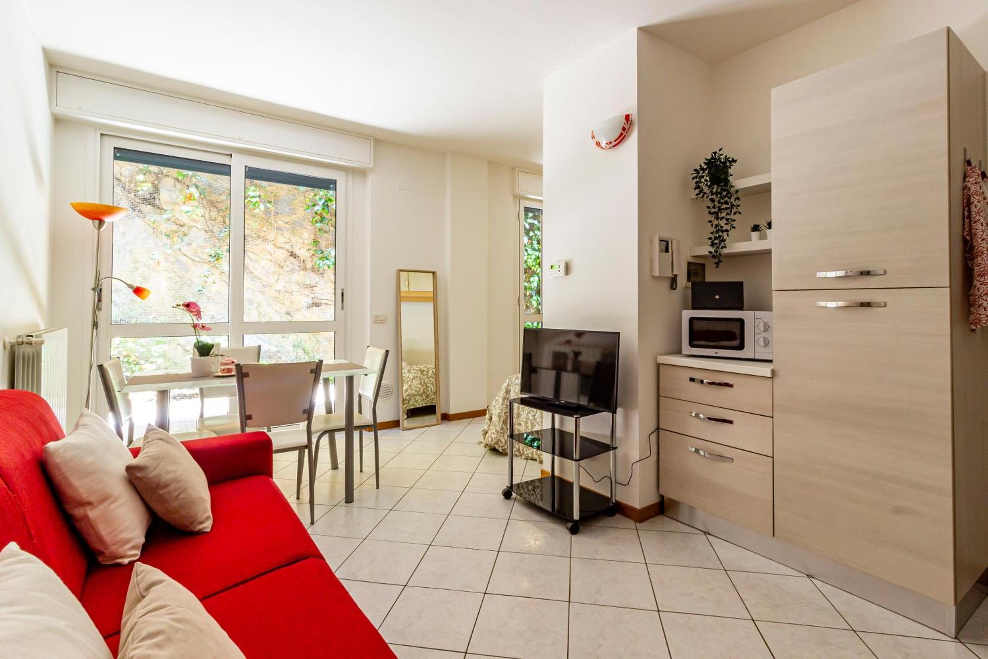 Private Garden & Garage - Self Check-In & Remote Access Lejlighed Como Eksteriør billede